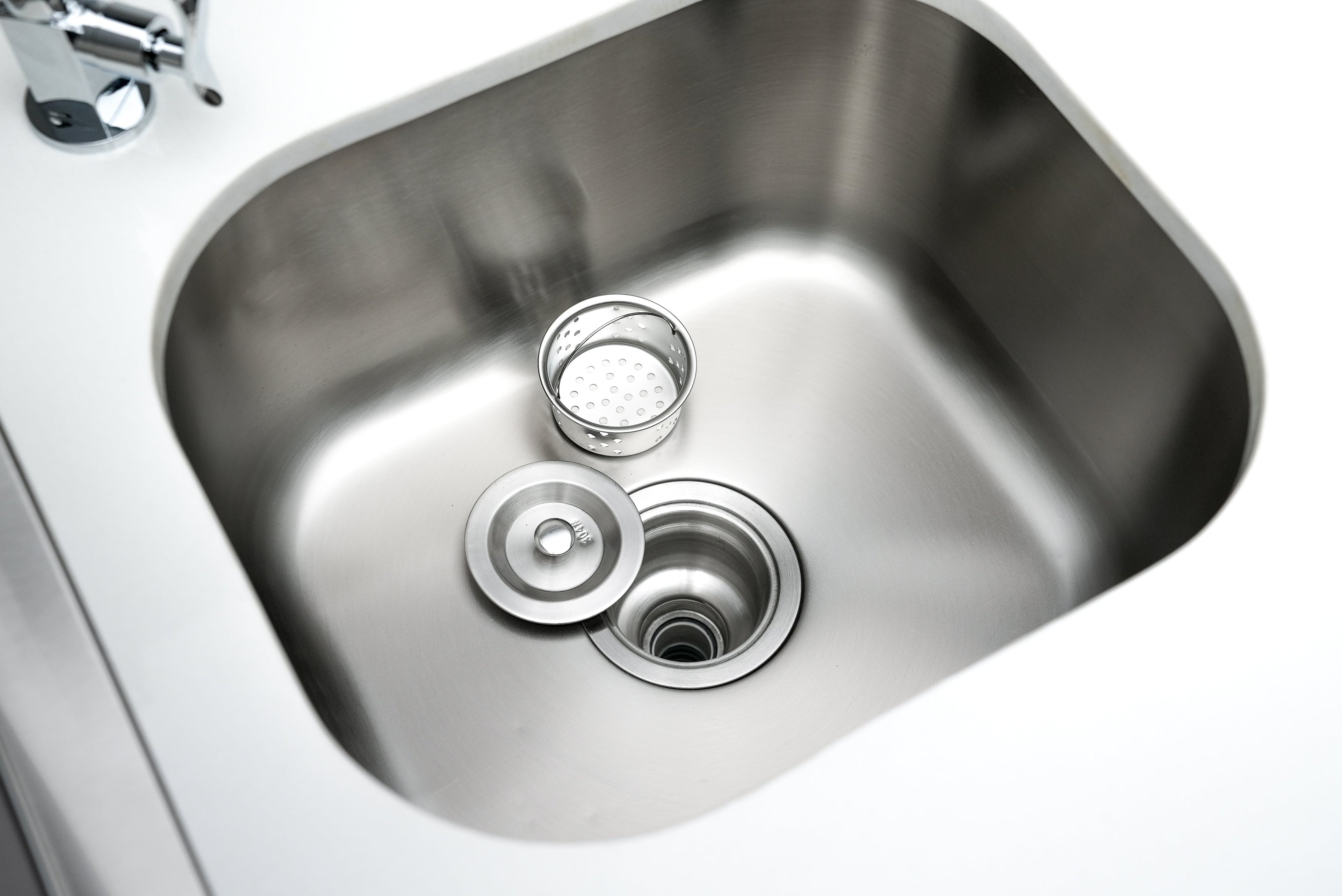 Mont Alpi 400 Deluxe BBQ Grill Island with Beverage Center, Kegerator & Extra Drawer Storage - MAi400-DKEGBEVDR