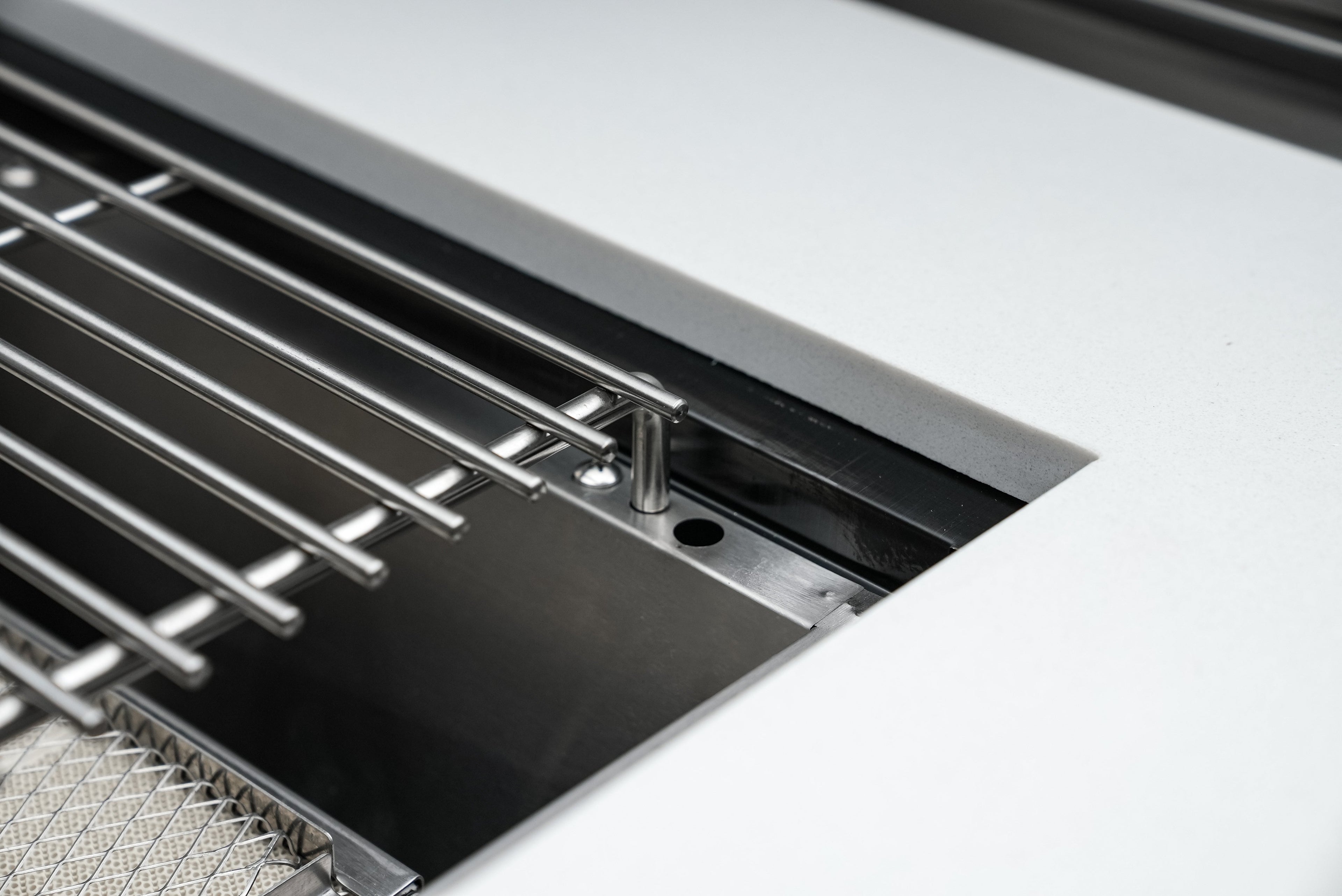 Mont Alpi 400 Deluxe BBQ Grill Island with L-Shape, Beverage Center, Kegerator & Extra Storage - MAi400-DKEGBEVXL