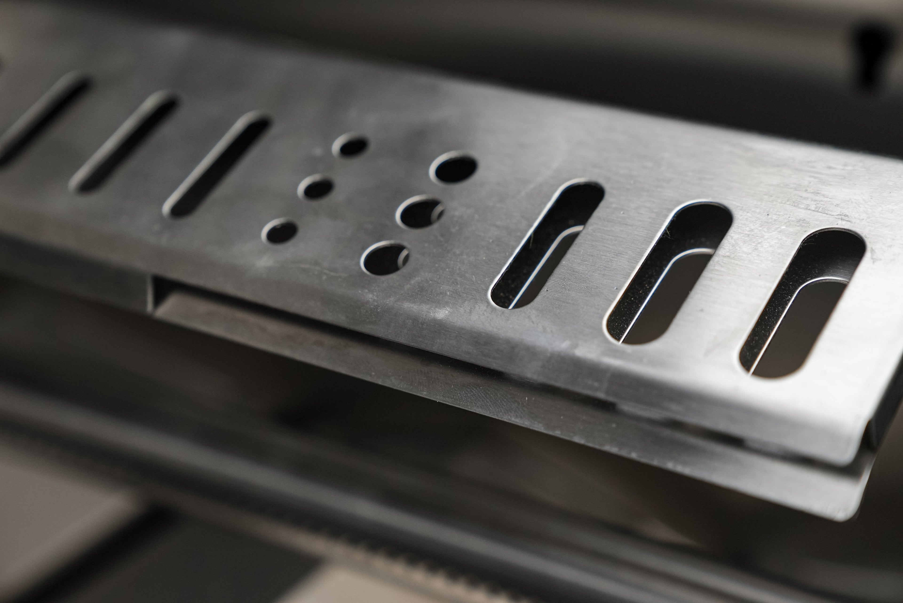 Mont Alpi 400 Deluxe BBQ Grill Island with L-Shape, Kegerator, Kamado Module, & Extra Drawer Storage - MAi400-D90KEGKAMDR